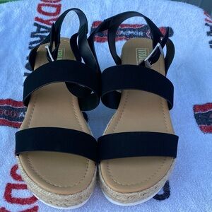 Stylish Black and Tan Women’s Sandals